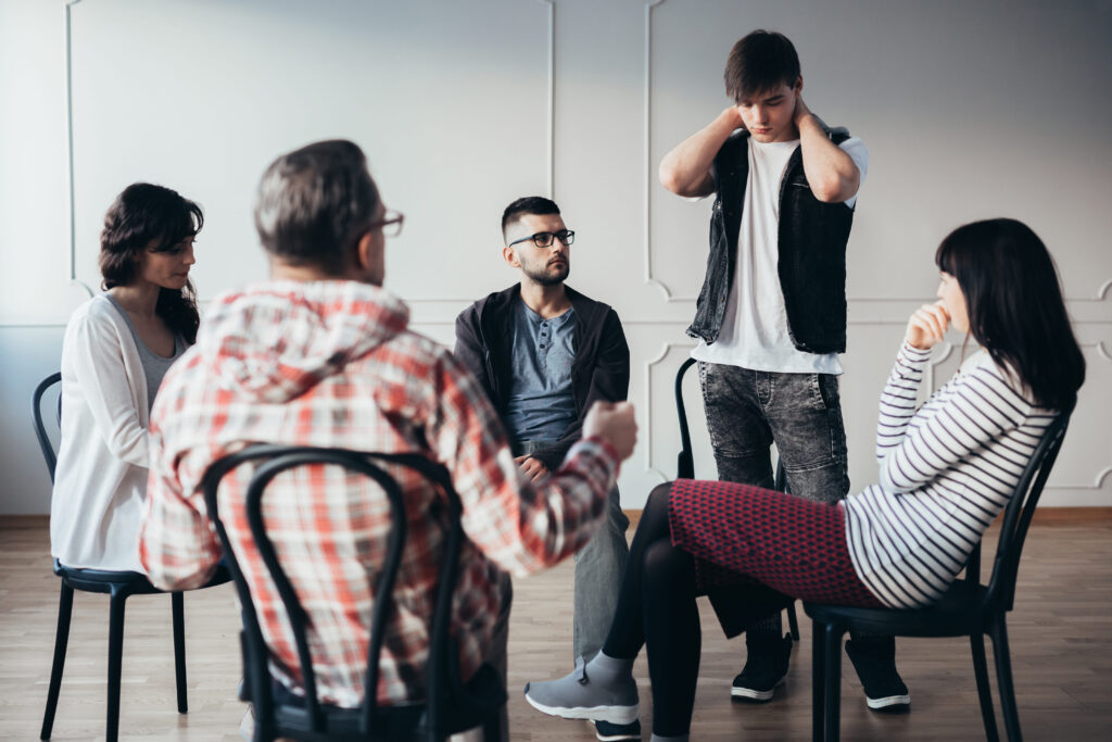 Jak wybrać odpowiednią placówkę terapeutyczną dla osoby uzależnionej?